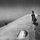 Illustration for article titled Fearless men repair the Graf Zeppelin in mid-flight back in 1934